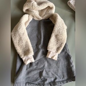 Hanna Andersson Sweater along Size 4